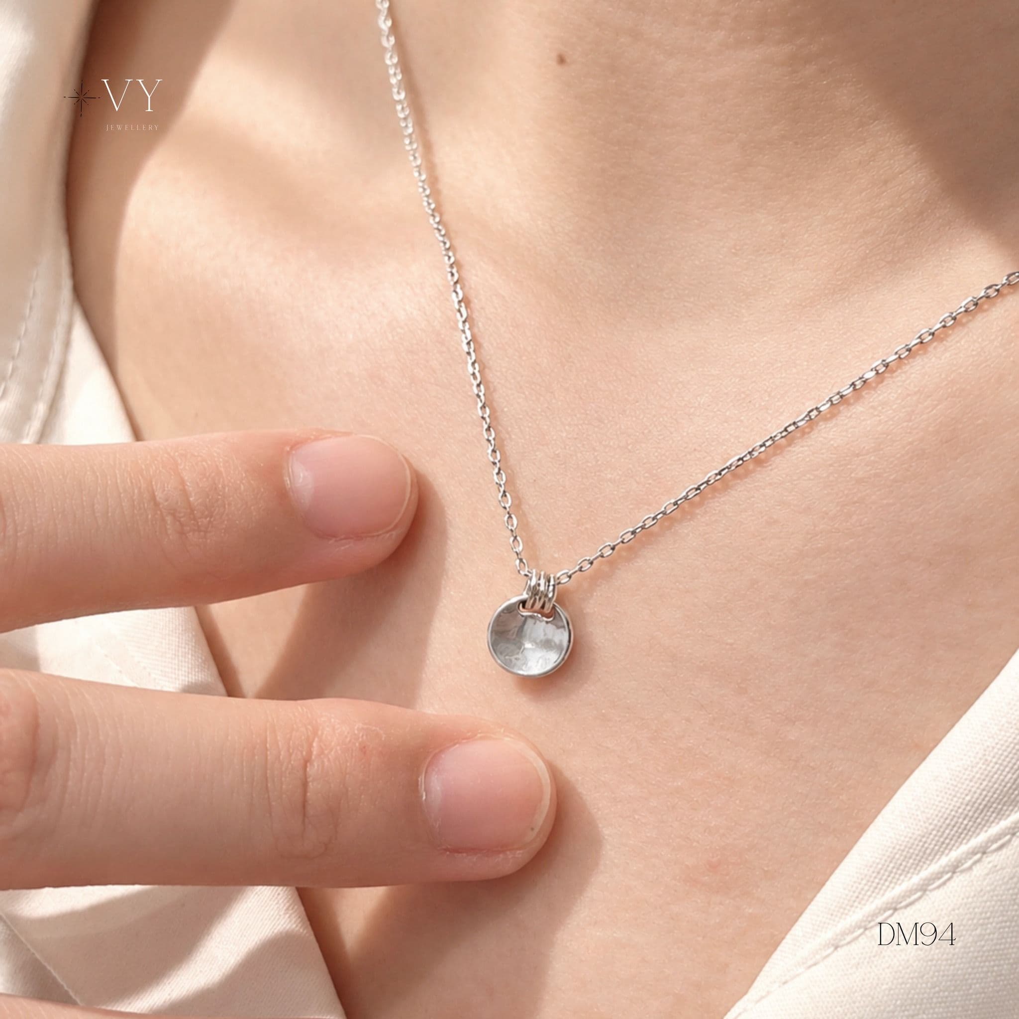 Silver Round Moonstone-Effect Necklace