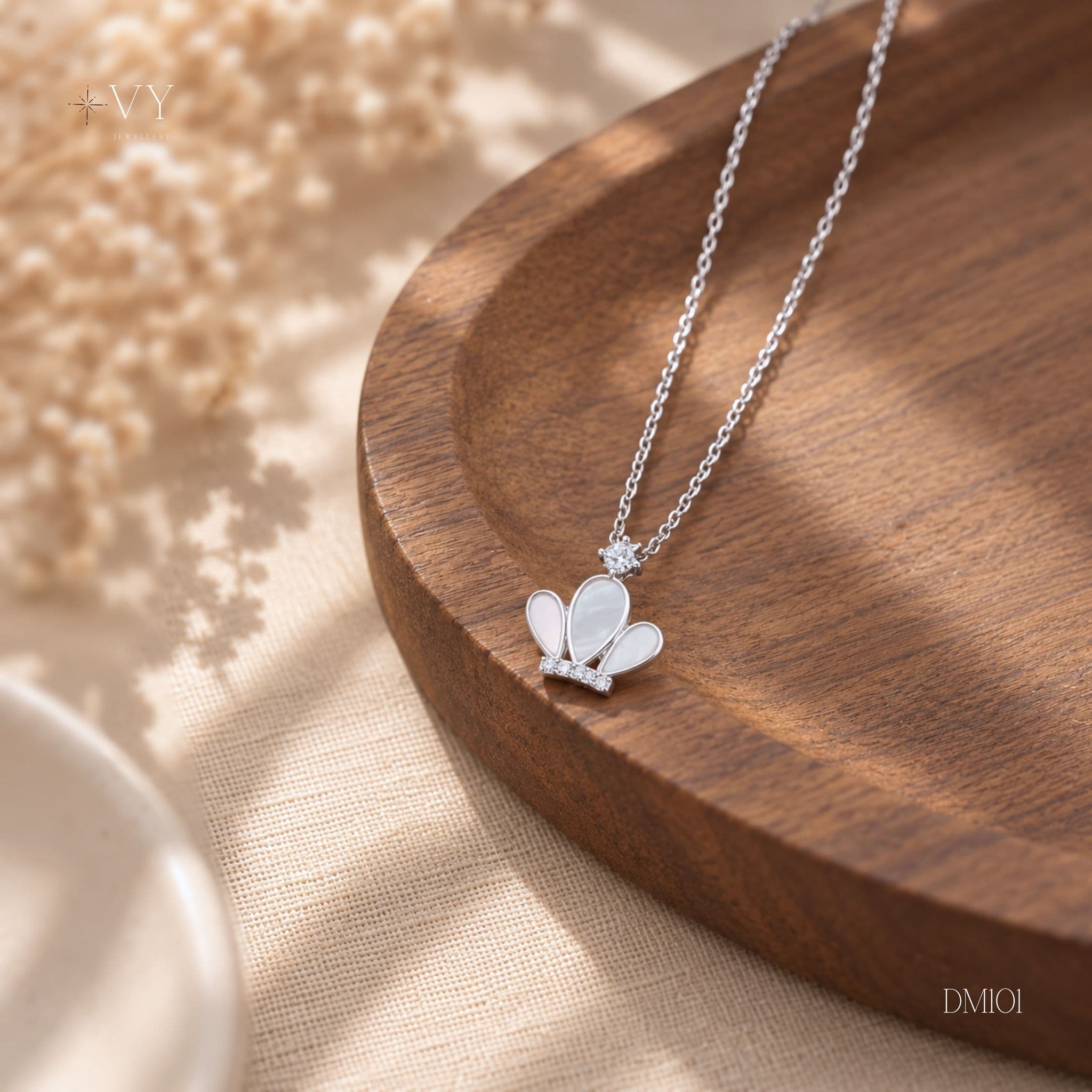 Silver Mother-of-Pearl Flower Necklace